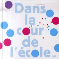 Dans la cour de l'école 